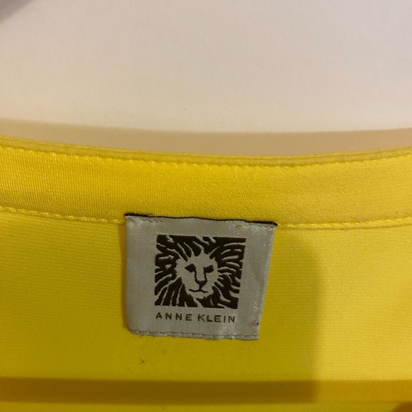 Anne Klein Yellow V-Neck Short Sleeve Blouse - Picture 3 of 5